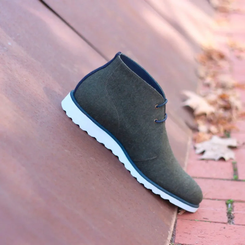 Men's Classic Boots DapperFam Vivace in Green / Navy Men's Flannel & Lux Suede Chukka Men's Classic Boots DapperFam Vivace in Green / Navy Men's Flannel & Lux Suede Chukka