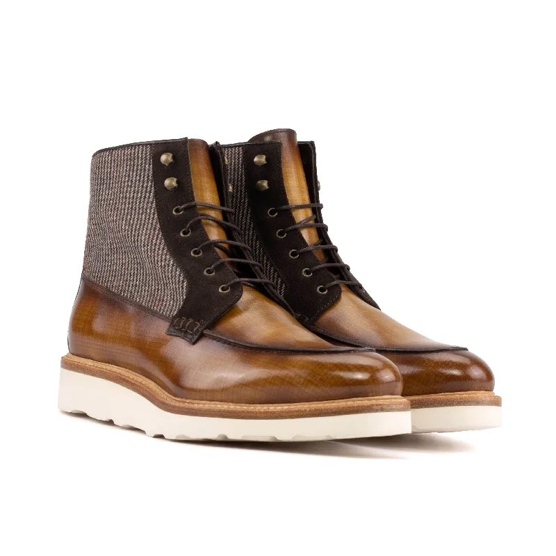 Men's Trendy Shoes DapperFam Ryker in Tweed / Cognac / Dark Brown Men's Sartorial & Lux Suede & Hand-Painted Patina Moc Boot Men's Trendy Shoes DapperFam Ryker in Tweed / Cognac / Dark Brown Men's Sartorial & Lux Suede & Hand-Painted Patina Moc Boot