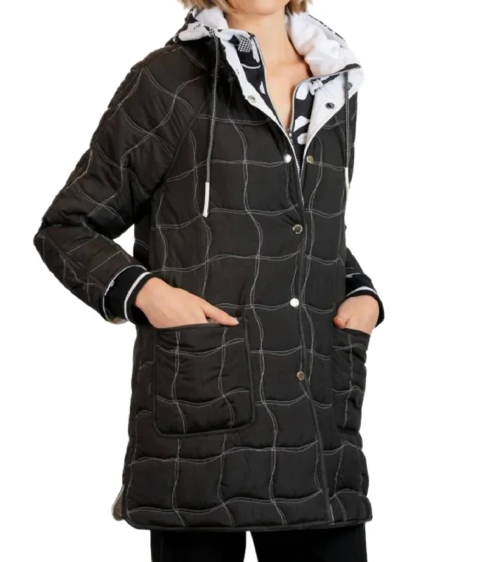 Women's Luxury Attire Reversible Crinkle Quilted Jacket In Black/mimosa